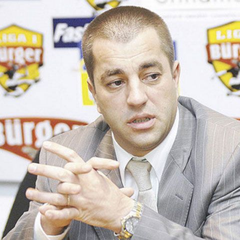 Şeful Comisiei de Disciplină a FRF, Daniel Cernat, a ieşit din sediul DNA Piteşti după aproape trei ore de audiere