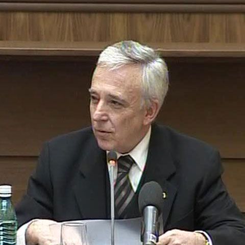 Mugur Isărescu: România are şansele unei recesiuni scurte şi reveniri puternice