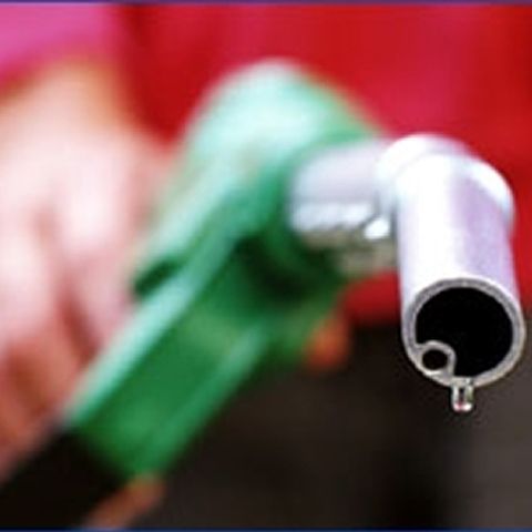 Petrom a ieftinit motorinele cu 2 bani/litru