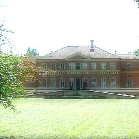 Castelul de la Săvârşin, locul preferat al familiei regale, este deschis turiştilor