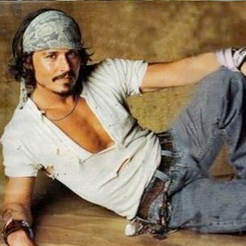 Johnny Depp visează la "burta de la bere"