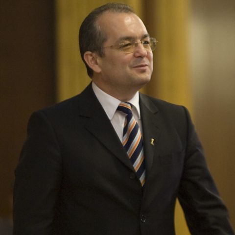 Guvernul a luat în discuţie criteriile pentru participarea băncilor la programul "Prima Casă" 