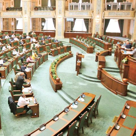 NewsIn: O ordonanţă de urgenţă a Guvernului Ciorbea a stat 12 ani în Parlament 