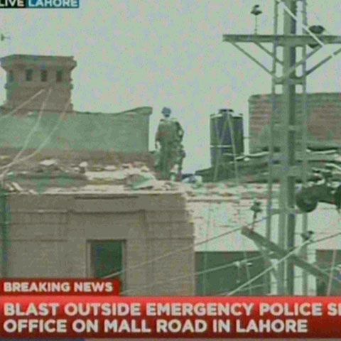 Pakistan: 10 morţi şi 80 de răniţi într-un atentat cu bombă 