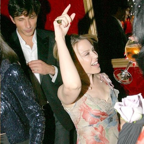 Kylie Minogue s-a logodit în secret 
