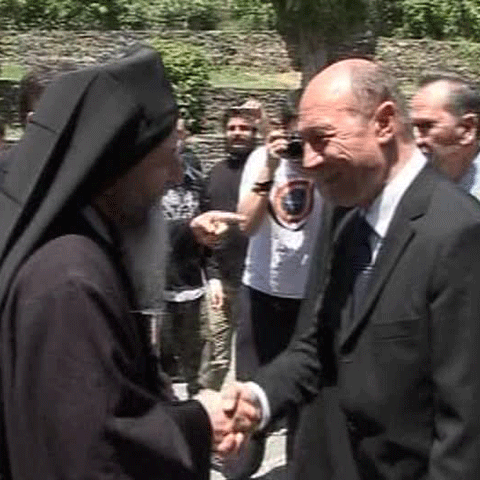 Traian Băsescu a urcat joi pe Muntele Athos