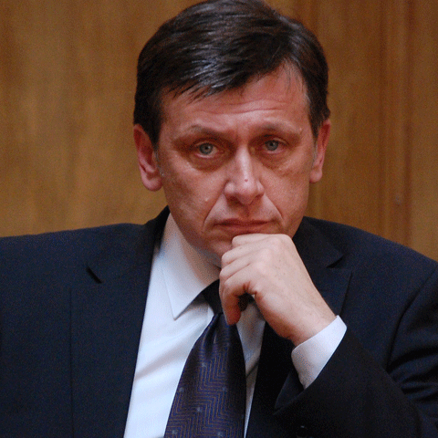 Crin Antonescu: România este o ţară care a făcut vedete din toate pipiţele