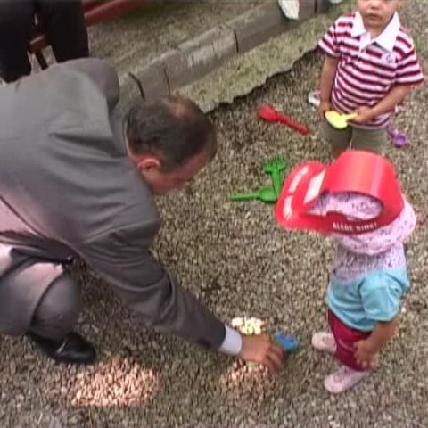 Politicienii se pretează la orice pentru voturi. VEZI VIDEO