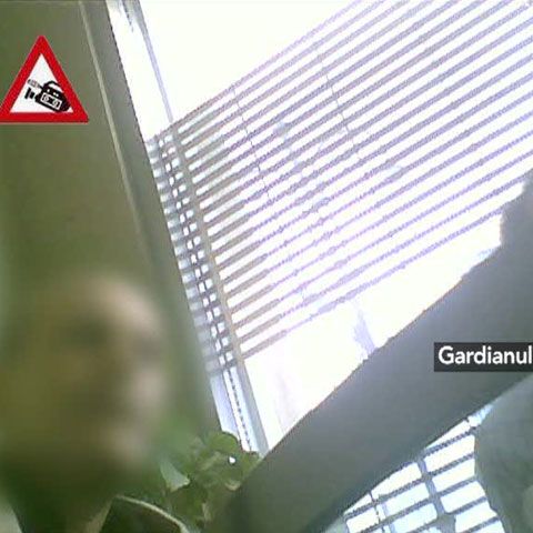 Un jurnalist de la "Gardianul" s-a înscris la trei şcoli de şofer cu buletinul unui mort