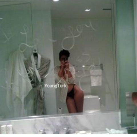 Rihanna, prea goală pentru Vogue