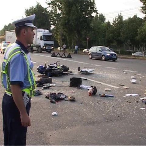Accident grav la Oradea: O motocicletă a lovit o Dacie