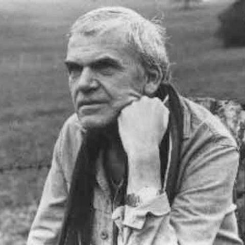 Milan Kundera le transmite cehilor că a ales statutul de scriitor francez