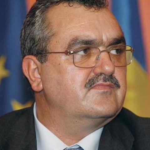 M. Mitrea: Ieşirea de la guvernare ar fi o lipsă de bărbăţie
