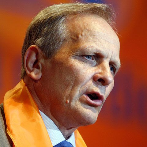 Stolojan: Dacă nu-i plac regulile Coaliţiei, Paleologu poate renunţa la minister