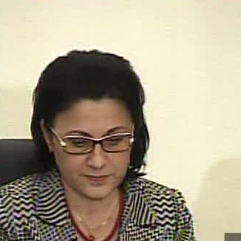 E.Andronescu: Profesorii care strâng bani pentru protocol vor fi sancţionaţi 