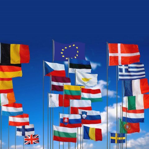 Cetăţenii a patru state membre vor o Europă federală