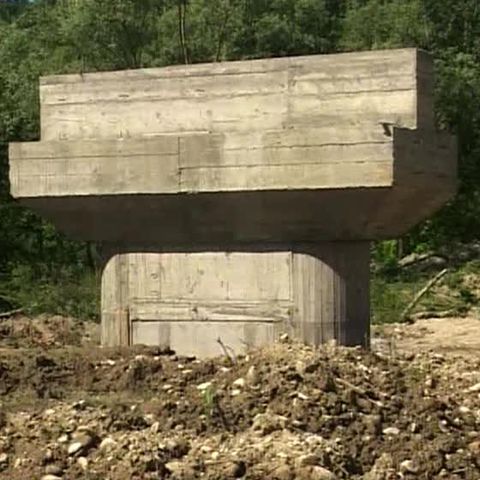Construcţia a două poduri din judeţul Gorj a fost abandonată de constructori 