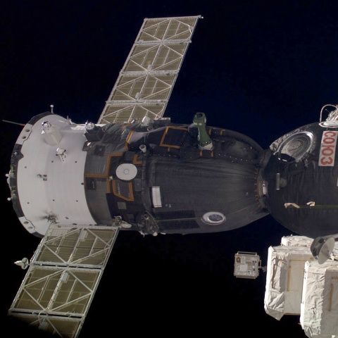 Vineri a avut loc prima ieşire în spaţiu a astronauţilor de pe Soyuz