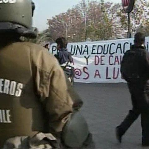 Profesorii şi studenţii din Chile au intrat în conflict cu Poliţia