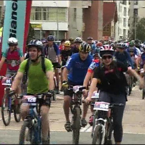 300 de ciclişti au participat la maratonul "Munţii Ciucului"
