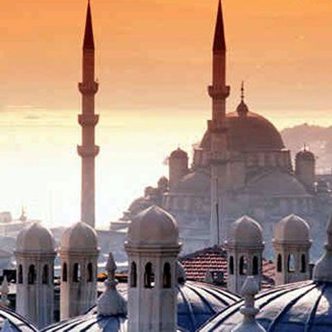 Incendiu de proporţii la o uzină chimică de lângă Istanbul