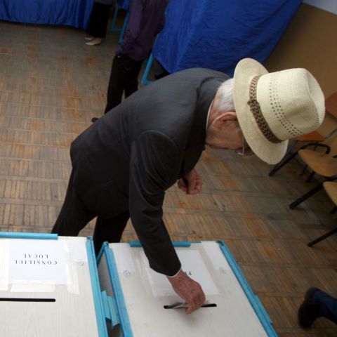 NewsIn: O persoană a murit într-o secţie de votare din Prahova, iar în Mangalia membrul unei comisii a făcut atac de cord