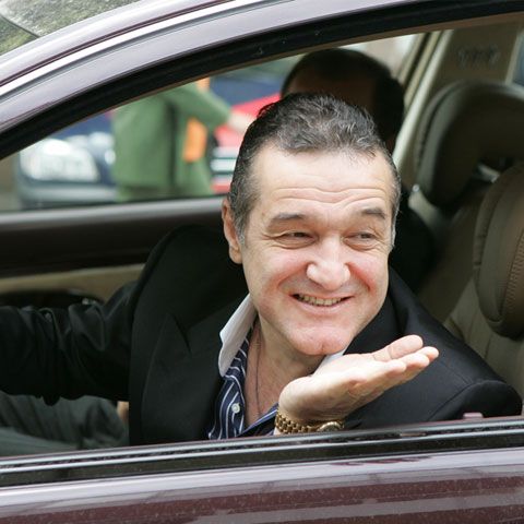 Gigi Becali a mers la sediul PD-L pentru că vrea să intre în PPE