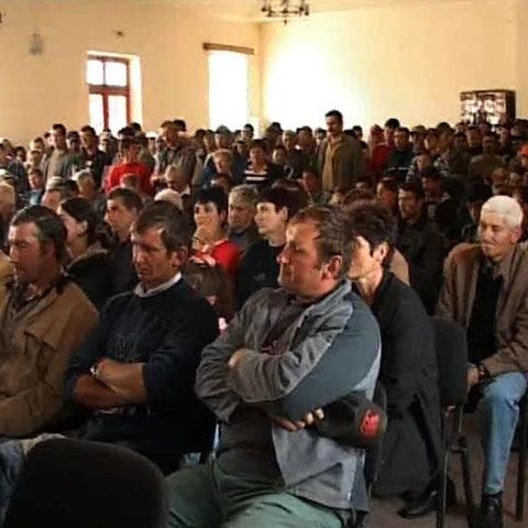 Maghiarii din comuna harghiteană Sânmartin au cerut plecarea romilor din localitate