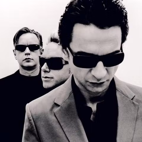 Dave Gahan s-a întors pe scenă, după recenta operaţie de cancer