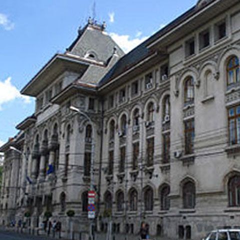 Circa 300 de persoane au pichetat vineri, între 9.00 şi 11.00, Primăria Municipiului Bucureşti