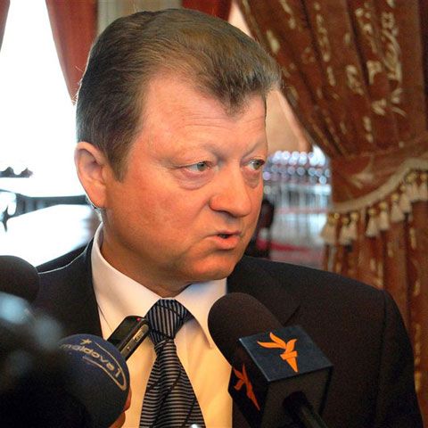 Comuniştii moldoveni vor să schimbe regulile jocului electoral înainte de alegerile anticipate