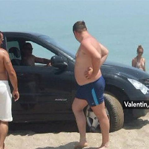 Şmecher de România: Românii se plimbă pe plajă cu jeep-ul