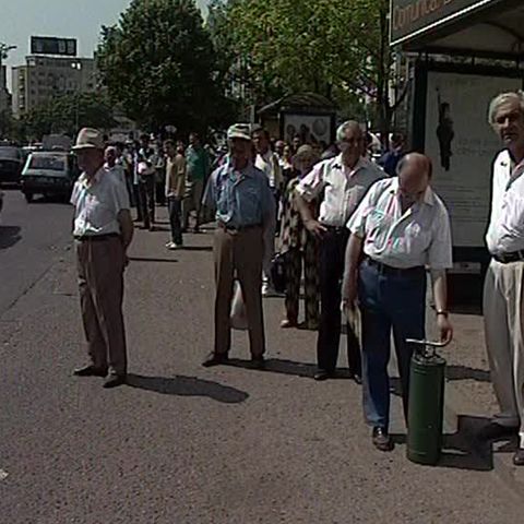 Pensionarii sunt atenţionaţi să nu primească necunoscuţi în casă 