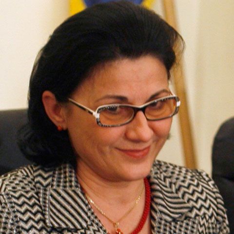 Ecaterina Andronescu spune că logica şi sportul nu vor fi scoase din programă
