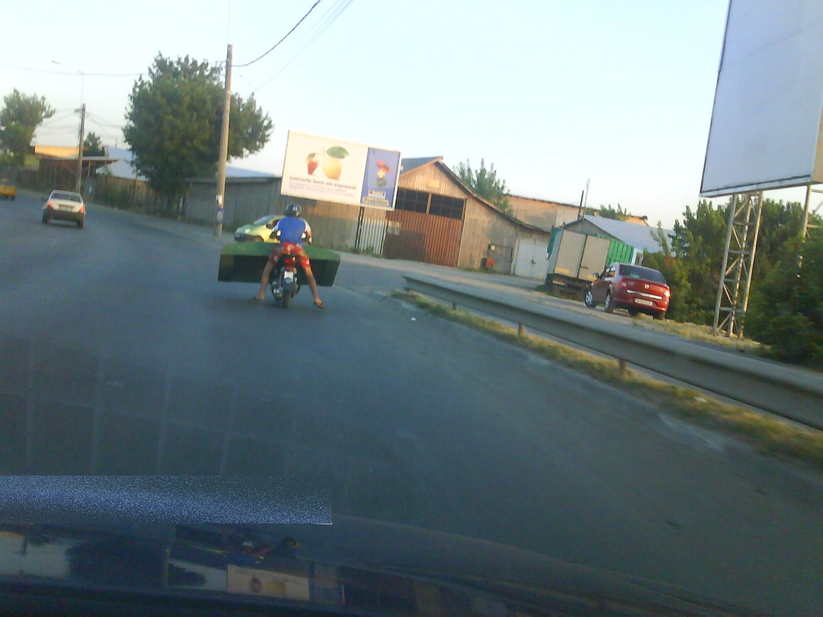 Cu barca pe scuter 