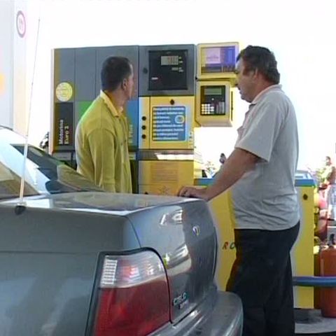 Benzina în staţiile Rompetrol s-a scumpit cu 7 bani pe litru 