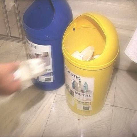 Proiectul deputaţilor de colectare selectivă a pornit cu stângul