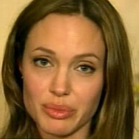 Angelina Jolie a plâns în direct