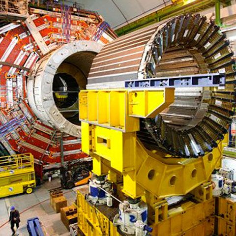 CERN: Acceleratorul de particule de la Geneva va fi repornit în octombrie