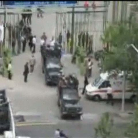 Iranienii s-au adunat din nou pe străzi la Teheran