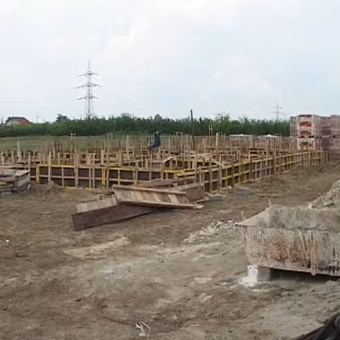 54 de familii din Ocnele Mari locuiesc într-o zonă de mare risc 