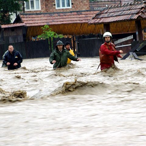 Cel puţin opt morţi în inundaţiile din estul Cehiei