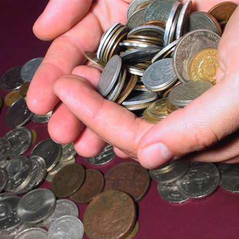 România în recesiune: 1.350.000 euro ne costă, lunar, "întreţinerea" celor 334 de deputaţi 