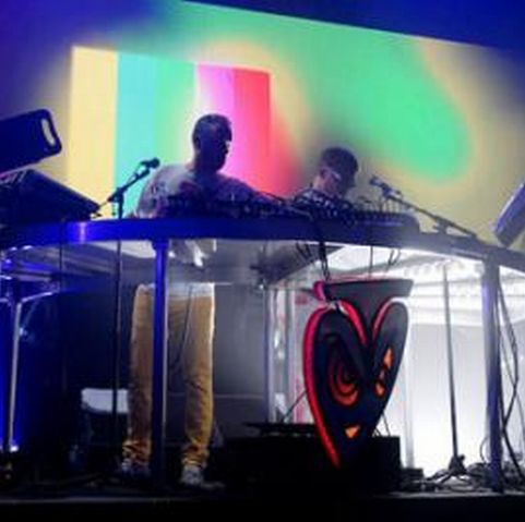 Seară de muzică electronică, sâmbătă, la Arenele Romane