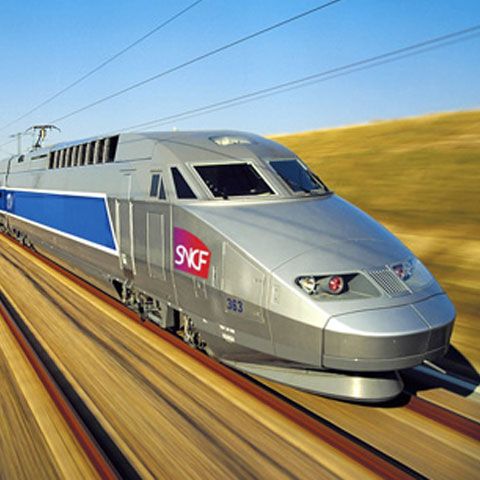 Parisul şi Bratislava vor fi legate în 2016 de o linie TGV, ce va fi parcursă în şase ore