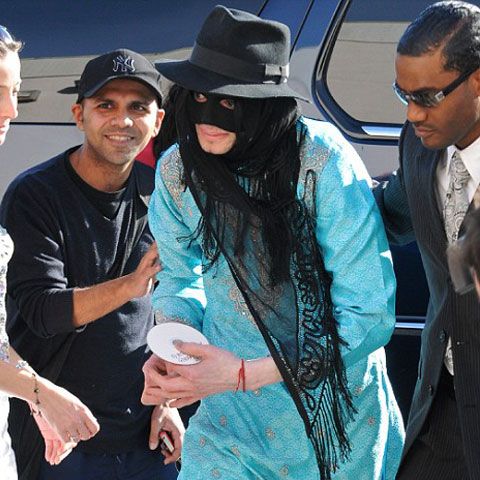 Starea lui Michael în momentul morţii: 51 de kilograme, fără păr, cu stomacul plin de medicamente şi corpul ciuruit de injecţii