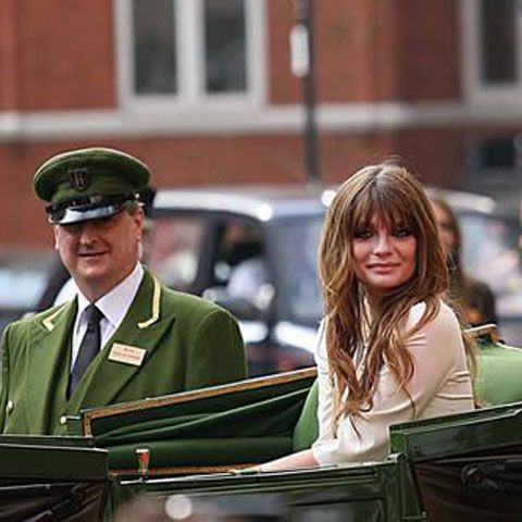 Mischa Barton preferă să sărute fete