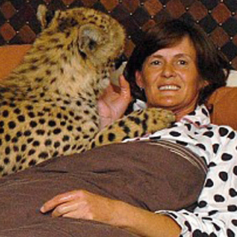 O femeie trăieşte alături de patru gheparzi, cinci lei şi doi tigri - VEZI GALERIE FOTO