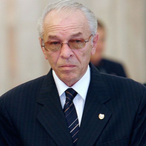 NewsIn: Nicolae Văcăroiu ar putea câştiga cât premierul Emil Boc
