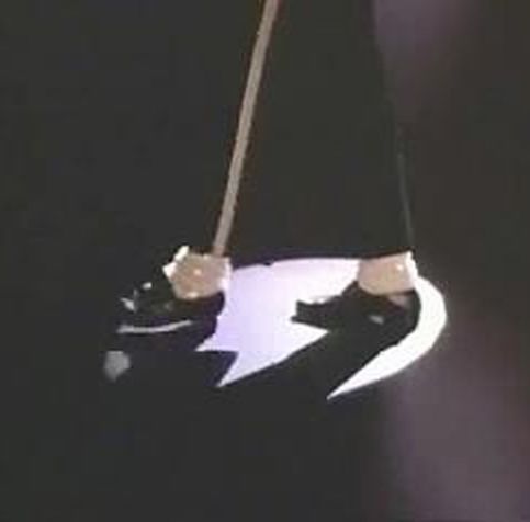 Moonwalk-ul care a consacrat dansul lui Michael Jackson, inspirat de mişcările mimului Marceau